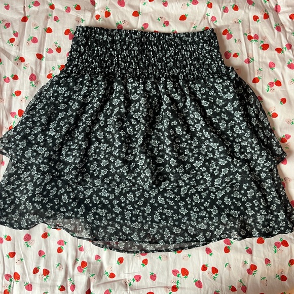 Garage XS Black Floral Ruffle Tiered Skirt - Picture 3 of 7